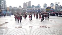 哈尔滨之夏音乐会~欢跃四季广场舞pk赛复赛<维也纳音乐广场水兵舞队>表演《我们好好的爱》💃💃💃🎈🎈🎈