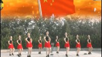 北京果然是时尚之都! 大妈红衣超短裙跳《五星红旗飘起来》