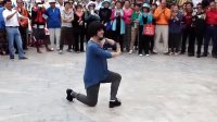 三亚市三亚湾海月广场漂亮小伙的新疆独舞