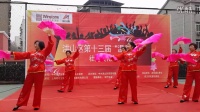 武汉市洪山区领秀城刘老师舞蹈队双扇舞。大中国