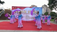 淮上月季舞蹈队表演《红梅赞》