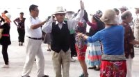 三亚市三亚湾海月广场一位非常优雅的老人跳新疆舞
