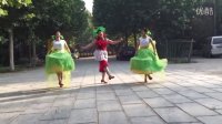 芳香舞蹈队表演的舞蹈担鲜藕