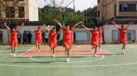 广场舞美丽中国年8人变队形版 篮球场里跳广场舞示范
