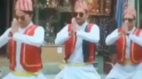 看看尼泊尔人民的广场舞, 最后一下是什么意思