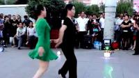 双人广场舞, 绿裙子跳的真优雅, 可以学起来!