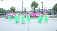 绿裙粉扇古典风! 江上落花广场舞队演绎清新舞蹈