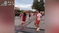 广场舞: 最具气质的红衣辣姐和帅小伙齐跳《女人家》辣姐舞姿跳的真好看!
