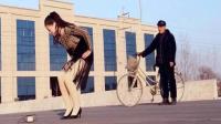 大爷的自行车亮了《哈喽新年好》爱情恰恰广场舞