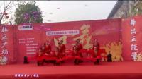 广晋广场舞《东方红》12人变队形扇子舞场面震撼