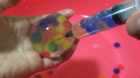 DIY做可以捏大变色的史莱姆透明气球 打水舞珠珠进气球里面....