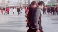 实拍苏州最美的广场舞 这群人跳广场舞很认真
