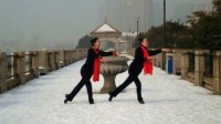 最近好流行雪中跳舞, 有气氛! 安静漂亮广场舞《沂蒙颂》