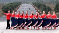 9名妹子和一位有味道的藏族男人! 《相恋》凤凰六哥广场舞