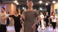 2018年最火最经典的广场舞, 改编自邓丽君名曲《怎么说》, 跳的太妖娆了