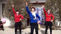 甘肃民勤农村三姐妹跳广场舞《天下的姐妹》, 看看哪位姐姐跳的好