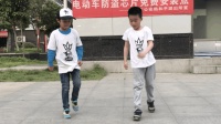 5岁小男生广场上跳起32步《花鼓dj》鬼步舞, 舞简单, 曲醉人