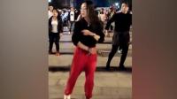 红裤子美女颜值漂亮 广场舞跳的也很美