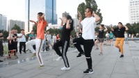 广场舞精华版《兄弟抱一下》! 专业的曳步舞团队广场首秀创意舞步