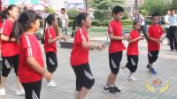一群小学生合跳广场舞, 歌好舞美, 百看不厌!