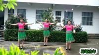 农村媳妇们在自家院子里跳《广场舞》跳出了健康与快乐