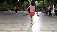 5岁小姑娘夜空下跳鬼步舞《火苗》, 整个广场飘着爱的味道!