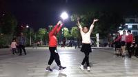 搞笑了! 2小孩跳广场舞《拉萨夜雨》, 这舞姿形态比大人都好看