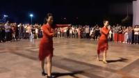 街拍广场舞 红衣服跳舞的妹子跳舞真有气质