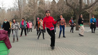 简单易学的广场舞《三十二步》越来越多的人加入