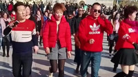 大叔辣妈穿着红衣服跳广场舞真喜庆，短发御姐跳舞有气质