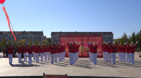新都广场舞大赛，健身操《最美中国人》动作整齐优美，请欣赏！