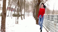 下着雪也不影响美女跳广场舞《无奈的思绪》，很适合冬季减肥！
