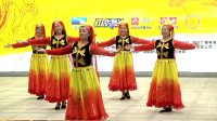 广场舞《最美是我们新疆》新疆是个好地方，景美人更美~