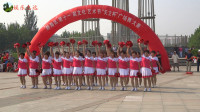 静海唐官屯镇姐妹开心舞蹈队表演的广场舞《火火的中国火火的时代》