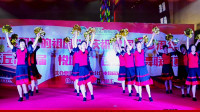 国庆广场舞《中国大舞台》简单大气变队形，跳出正能量