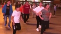 吉林：男子发病倒地 正跳广场舞的3位护士接力急救