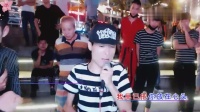 残疾励志歌手王亮在三亚户外直播演唱情歌《缘分让我爱上你》
