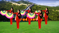小慧广场舞《红歌中国行》双扇舞优美大气，可受欢迎附教学