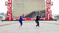 夫妻齐跳广场舞《梦回云南》配合默契，简直不能再好看 ！