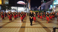 北京这位男士跳广场舞、为什么很多人骂他、羡慕吗