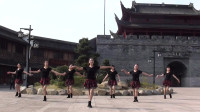 民族歌《中华全家福》，被大妈改编广场舞，这身段让人仰慕三分
