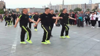 广场舞队鬼步舞：变队形，适合排舞和比赛的学习，配乐《东北汉子》