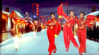 迎新年特献广场舞《过年的味道》王二呢演唱，旋律欢快喜庆，动作简单娇俏，展现了国泰民安的热闹景象！