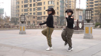 2位老师跳DJ动感68步广场舞，正背面教学很详细，适合元旦表演！