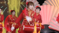 民族风广场舞《中国范》阿姐们红衣配腰鼓，舞得热情动感，喜气洋洋嘞！