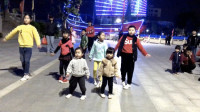 6个小孩子跳广场舞《酒醉的蝴蝶》