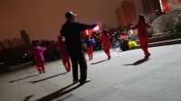 悠然的疫后广场舞，拍摄于2020年3月18日沈阳碧塘公园