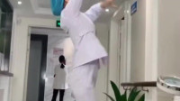 方舱医院跳舞的新疆姑娘，跳广场舞就是小菜一碟！