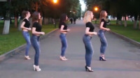 在俄罗斯街头看到的“广场舞”，这种舞蹈在国内没看见过