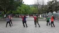 达州心悦歌舞团广场舞，水兵舞《好兄弟姐妹》，仙鹤广场